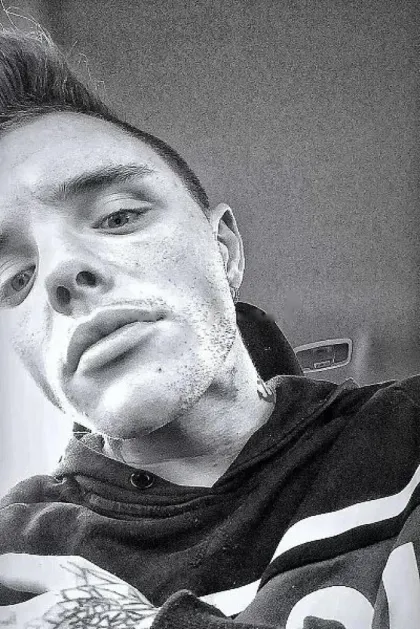 Profilo escort di Giovane a Pomezia